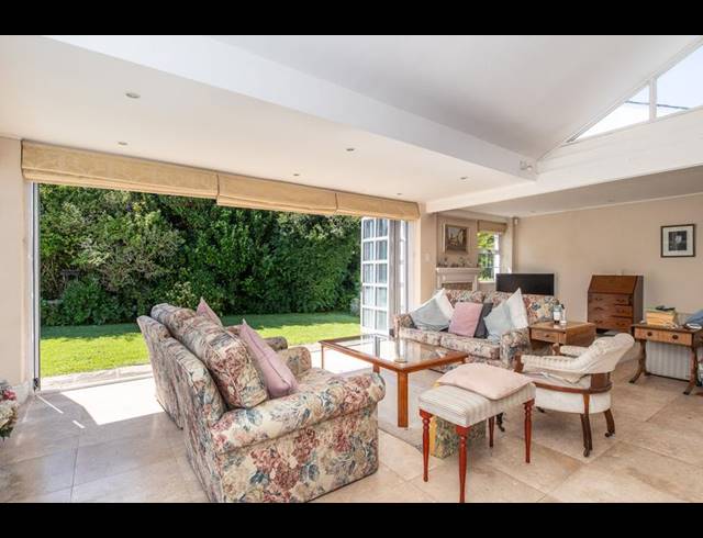 3 BEDROOM HOUSE FOR SALE IN CONSTANTIA